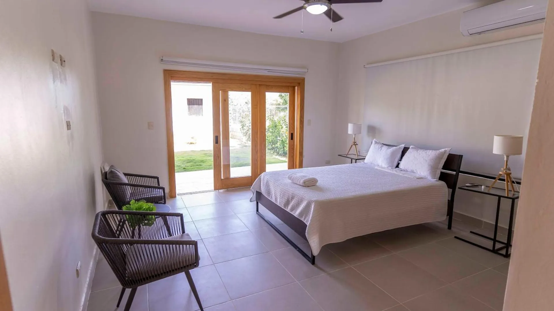 Luxury Beach Villa With Private Pool, Jacuzzi, Beach Club Access With Restaurant & Adventure Nearby Bani