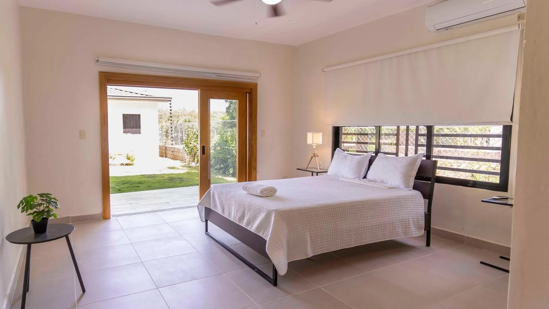 Luxury Beach Villa With Private Pool, Jacuzzi, Beach Club Access With Restaurant & Adventure Nearby Bani
