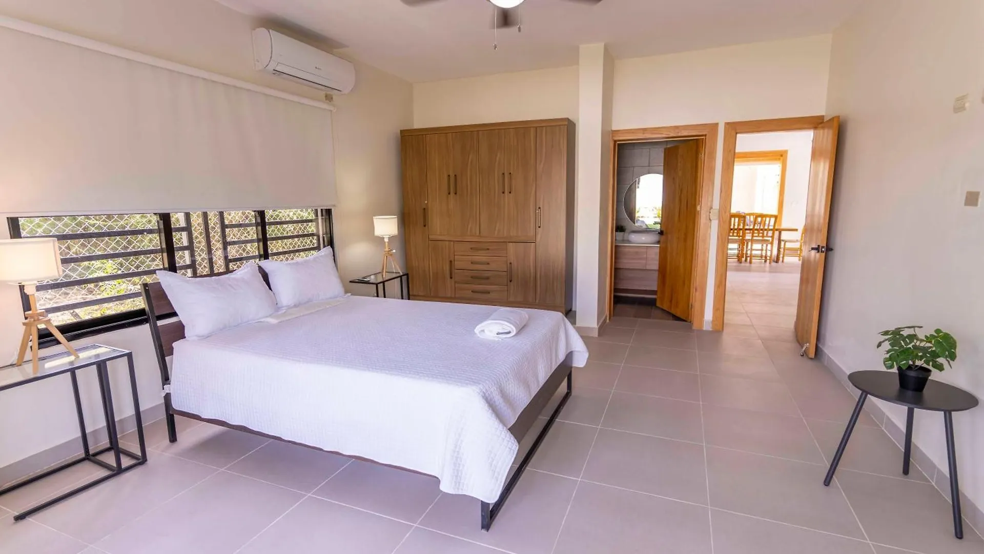 Luxury Beach Villa With Private Pool, Jacuzzi, Beach Club Access With Restaurant & Adventure Nearby Bani