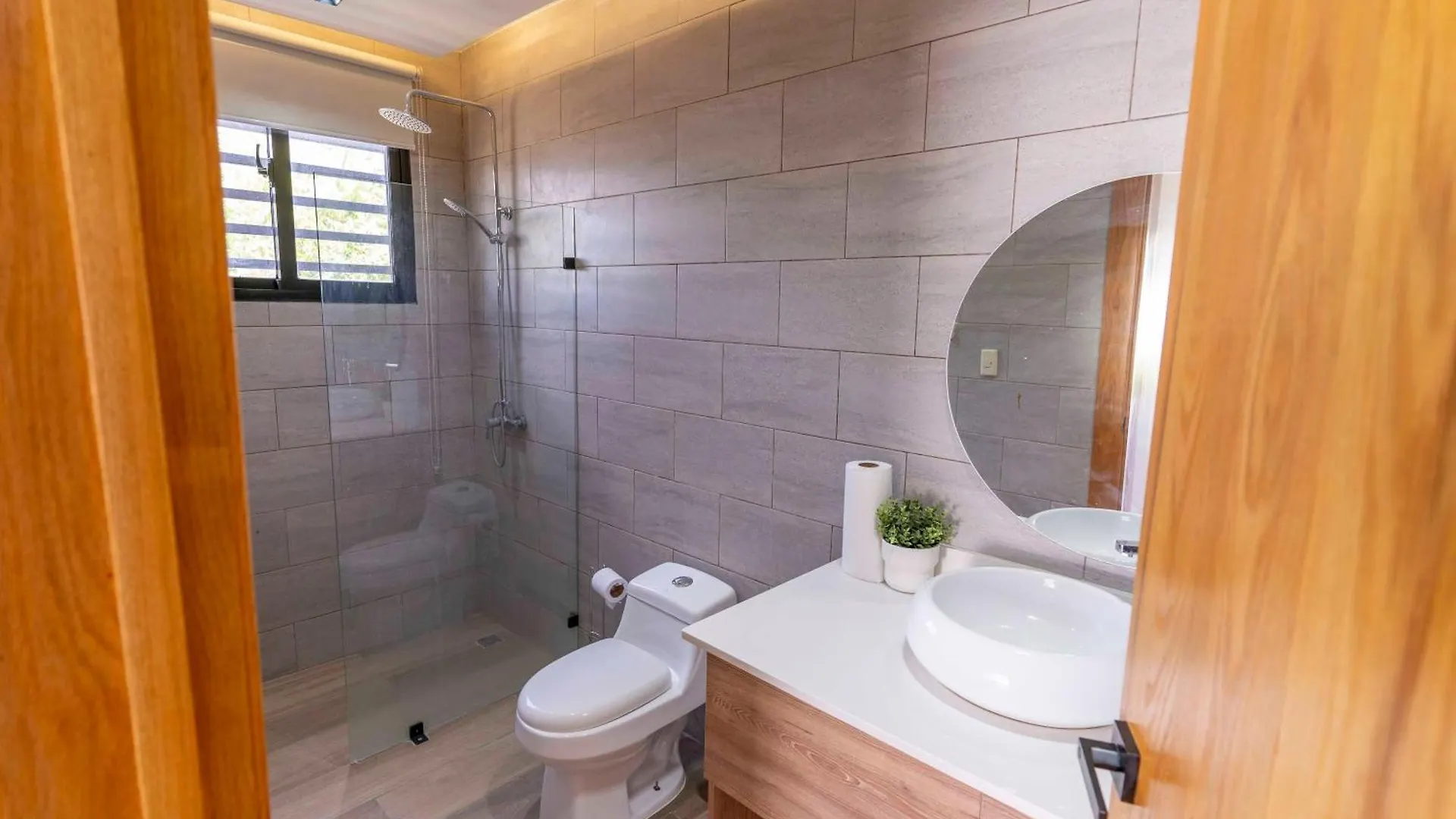 Luxury Beach Villa With Private Pool, Jacuzzi, Beach Club Access With Restaurant & Adventure Nearby Bani